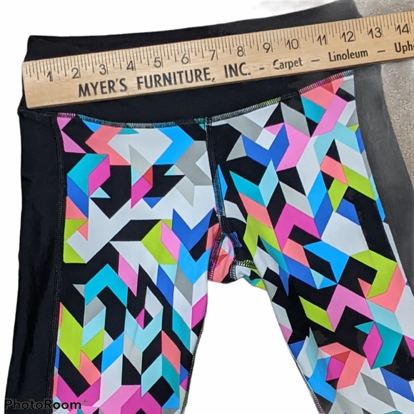 4/$25  Trina Turk work out Capris XS - Picture 3 of 9